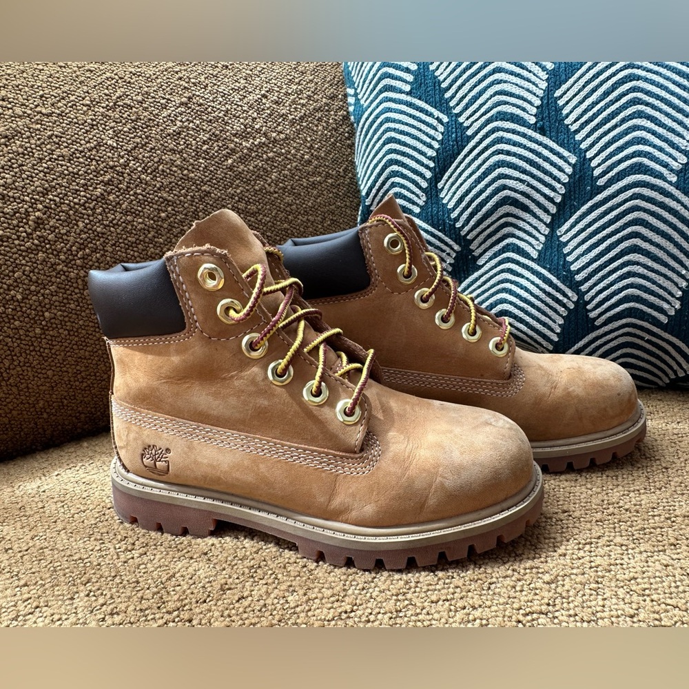 Kid’s Timberland 6in Premium Waterbroof Boot, tan suede, size 12